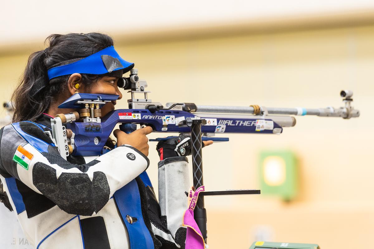 உலகக் கோப்பை துப்பாக்கிச் சுடுதல்: இந்திய வீராங்கனை இளவேனிலுக்கு தங்கம் | Shooting World Cup Gold for India’s elavenil