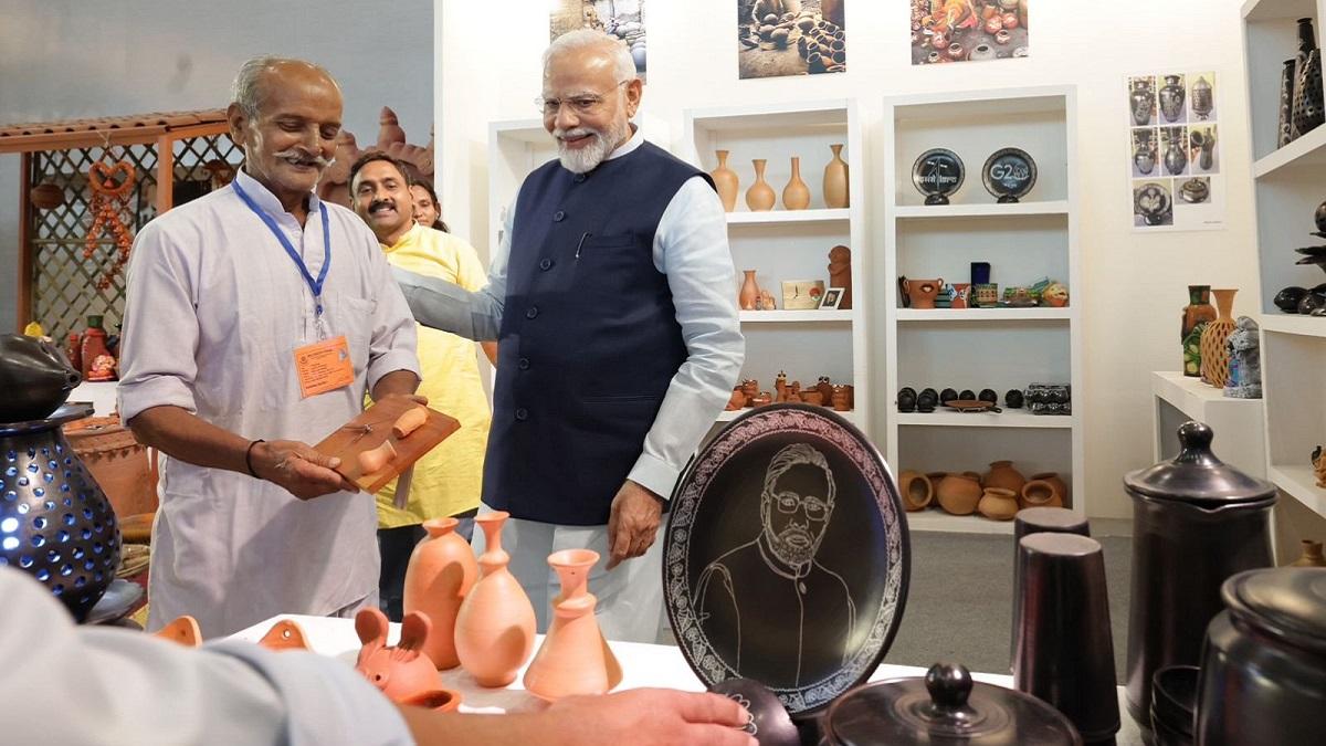 கைவினை கலைஞர்கள் பயன்பெற ரூ.13,000 கோடியில் ‘பிஎம் விஸ்வகர்மா’ திட்டம் தொடக்கம்: டெல்லியில் பிரதமர் மோடி தொடங்கி வைத்தார் | Rs 13000 crore PM Vishwakarma scheme launched to benefit artisans PM Modi launch