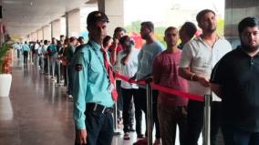 iphone-15-series-on-sale-in-india-apple-users-queuing-up-since-4-am