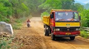 motorists-suffer-due-to-mudslide-in-palaru-forest-road