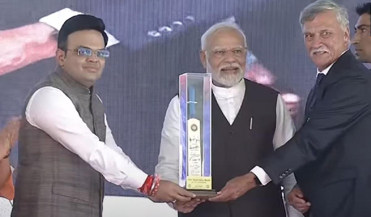 Prime Minister Modi laid foundation stone of International Cricket Stadium in Varanasi