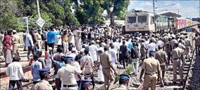 a-group-of-protestors-stopped-the-trichy-rameswaram-train