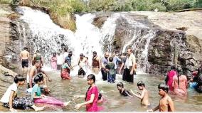 safe-bathing-at-kumbakkarai-falls