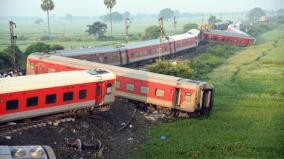 northeast-express-derails-in-bihar-4-dead-70-injured-hospitalized