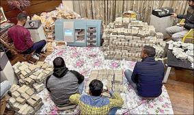 rs-42-crore-caught-in-income-tax-raid-in-bengaluru