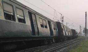 electric-train-derailed-near-avadi