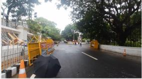 barricades-are-suddenly-removed-in-the-puducherry-governor-house-road