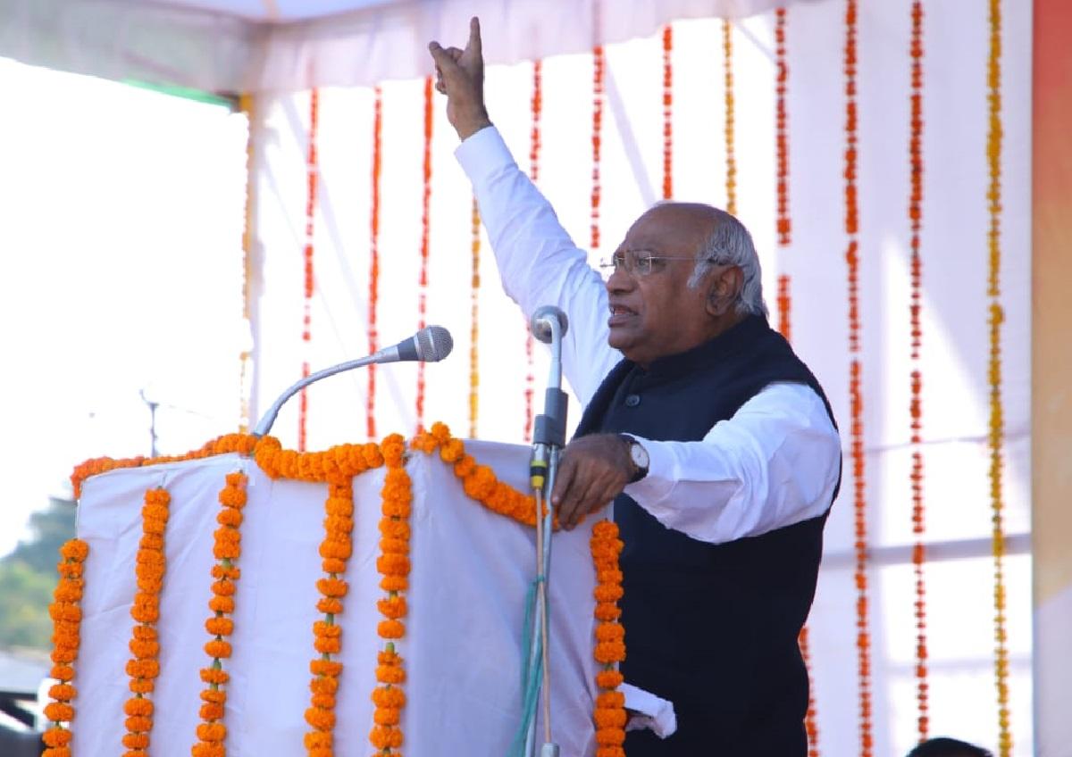 “BJP is fooling people in the name of religion, caste” – Kharge accused
