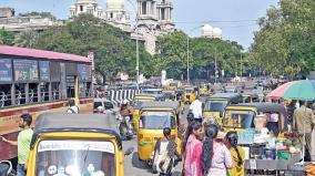 autos-lined-up-next-to-railway-stations