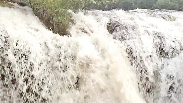 Flooding at Kumbakarai Falls