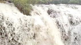 flooding-at-kumbakarai-falls