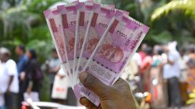 rs-300-for-exchange-of-rs-2000-notes-people-throng-odisha-rbi-premises