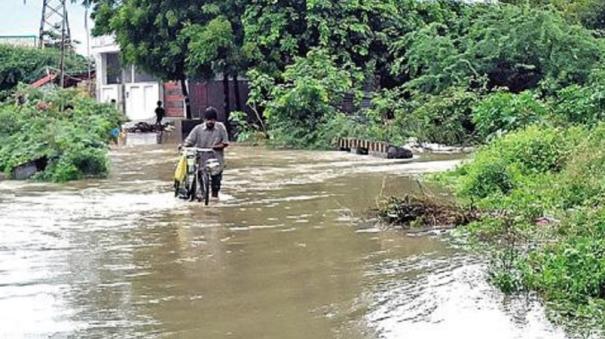 Heavy Rains on Virudhunagar Suburbs: Residents Face Hardship as Water Surrounds Residences