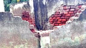 school-perimeter-wall-collapsed-due-to-rain-near-kovilpatti-parents-refuse-to-send-children-to-school