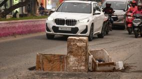 madurai-roads-with-potholes-by-rain-people-suffered