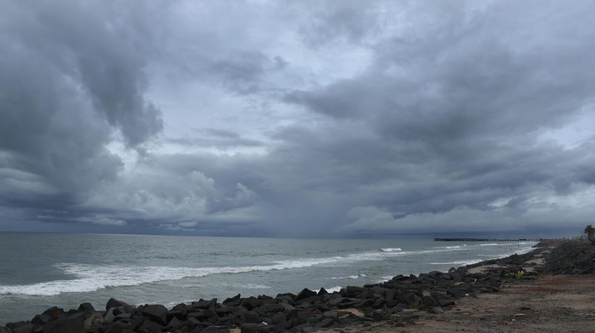 வானிலை முன்னறிவிப்பு: நவ.27-ல் புதிய காற்றழுத்த தாழ்வு பகுதி உருவாக வாய்ப்பு | Chance of rain at a few places in Tamil Nadu tomorrow - Met department announcement - hindutamil.in