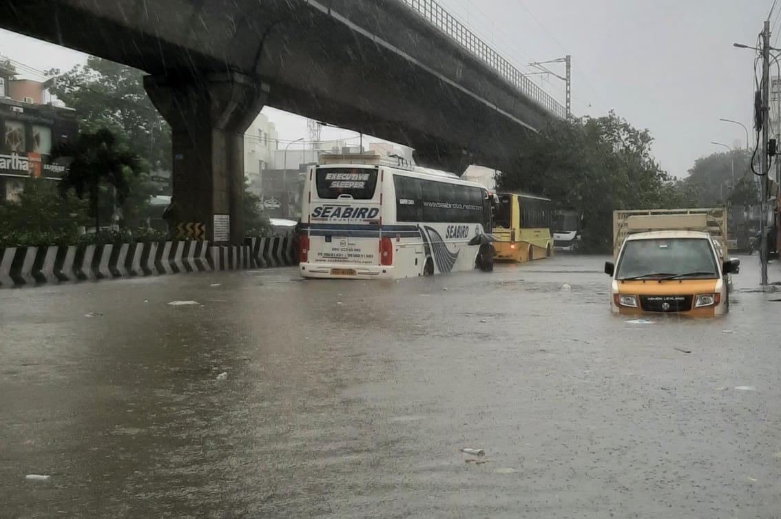 மிக்ஜாம் புயல் | சென்னையில் இரவு வரை கனமழை, சூறைக்காற்று தொடரும்: வானிலை ஆய்வு மையம் தகவல் | Cyclone Michaung tracker live | Heavy rain, strong winds to continue in Chennai ...