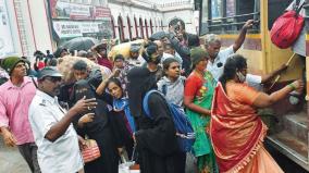 train-passengers-stopped-at-vellore-due-to-michaung-cyclone-transferred-on-buses