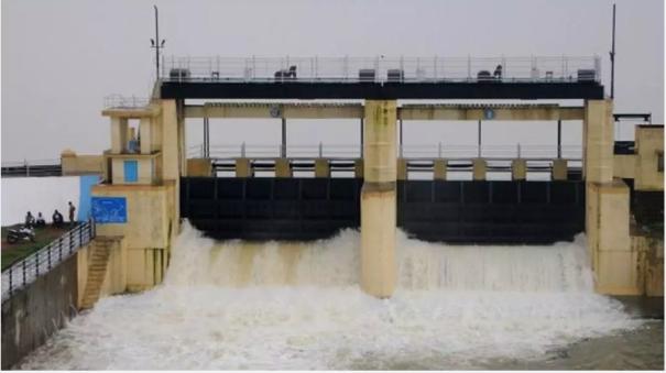 Soil erosion on roads due to leakage of water through the cells of Puzhal lake: TN govt