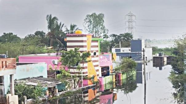 Thiruninravur - Periyar Nagar floating in rainwater for a week