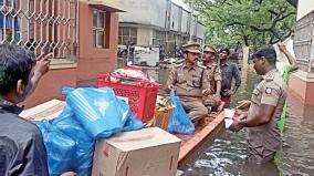 policemen-engaged-in-the-flood-rescue-mission