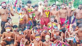 devotees-smearing-mud-on-their-bodies