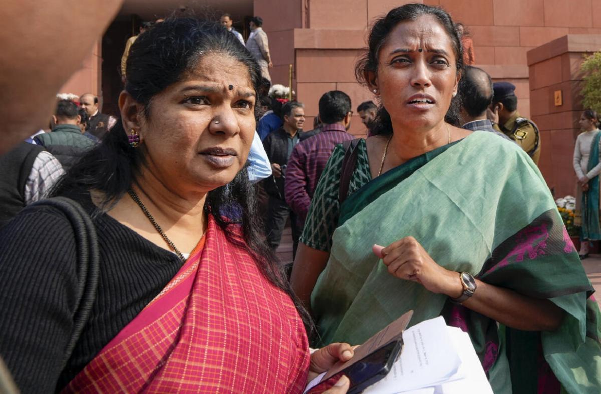 Suspension of 15 MPs including Kanimozhi, Jyotimani – ‘Action against MP who is not in Makkalavai too!’