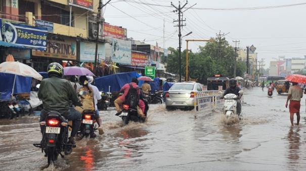 Heavy rain in Kovilpatti area: Roads flooded