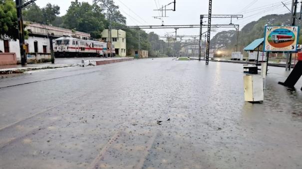 people of Nellai, Tenkasi, Thoothukudi and Kumari are suffering due to flood