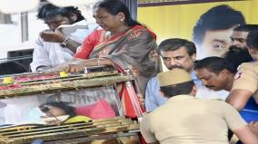 people-pay-tearful-tributes-to-vijayakanth-clock-past-midnight