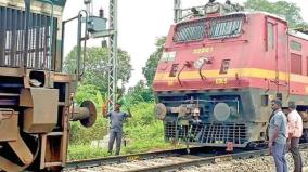 senthur-express-train-stuck-on-floods-at-srivaikuntam-rescued-after-17-days