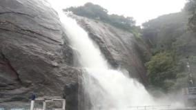 heavy-rains-on-tenkasi-district-flooding-at-courtallam-waterfalls