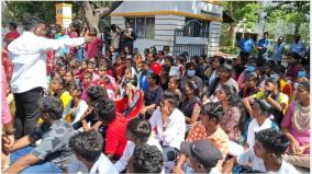 protest-for-free-laptops-in-puducherry
