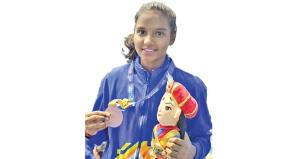 puducherry-oviya-achieve-medal-in-mallar-kambam-competition