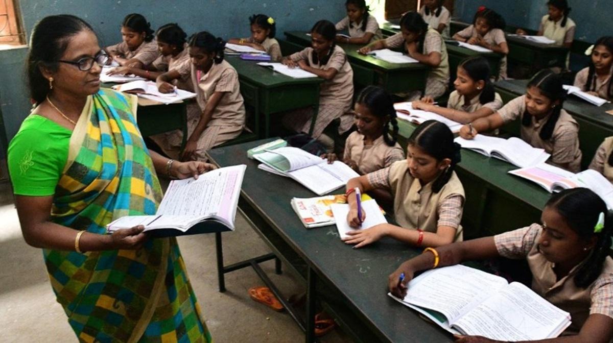 ஆசிரியர்களின் பதவி உயர்வை பறிக்கும் அரசாணை 243-ஐ ரத்து செய்ய வேண்டும்: ராமதாஸ் | Ramdoss inists TN government to scrap GO 243 and save Teachers