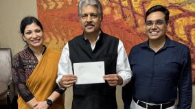 anand-mahindra-meets-couple-that-inspired-12th-fail-takes-autograph