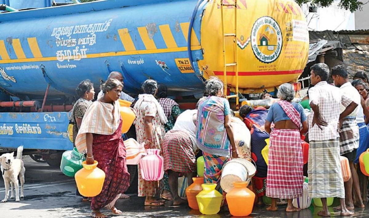 மதுரையில் குடிநீருக்கு அலைமோதும் மக்கள் – செயற்கை பற்றாக்குறையால் லாரிகளில் விநியோகம் | People Rush for Drinking Water on Madurai – Supply on Trucks Due to Artificial Shortage