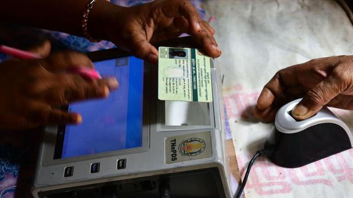 ‘ரேஷன் அட்டைகள் ஏதும் ரத்து செய்யப்பட மாட்டாது’ – தமிழக அரசு விளக்கம் @ கைரேகைப் பதிவு | Fingerprint Enrollment of Family Members in Ration Card: TN Govt Explanation