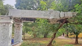 giant-pillar-leaning-on-tree-for-3-years-madurai-eco-park