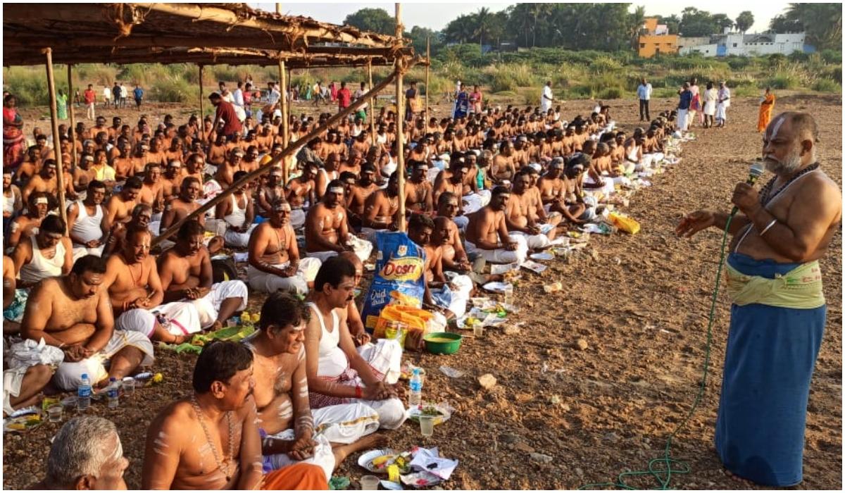 தை அமாவாசை | முன்னோர்களுக்கு வைகை ஆற்றில் தர்ப்பணம் செய்த மக்கள் | Devotees worship their forefathers in Vaigai River on the occasion of Thai Amavasai