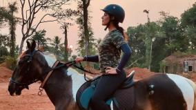 samyuktha-training-horse-ride