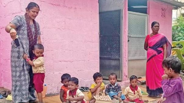 Children Studying on the Without Building Facilities on Mudukulathur!