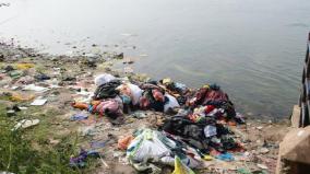 tortoises-get-trapped-on-waste-clothes-thrown-on-thamirabarani-river