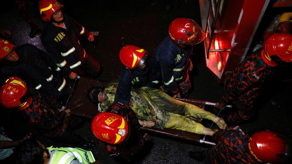 Bangladesh mall fire: 43 dead;  Many were seriously injured
