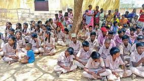 students-dharna-on-govt-school-campus-andipatti