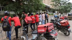 all-riders-will-wear-red-zomato-drops-green-dress-code-amid-pure-veg-fleet-row