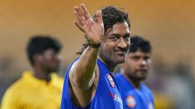 how-ms-dhoni-broke-captaincy-news-to-csk-teammates