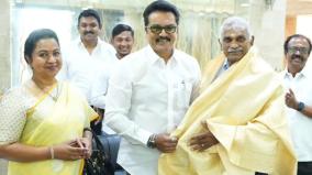 radhika-and-sarathkumar-meet-with-sivakasi-fireworks-to-gather-support