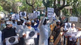 protest-by-aam-aadmi-party-wearing-masks