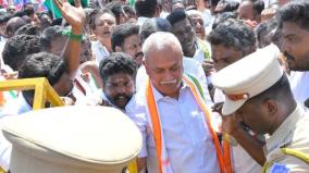 congress-candidate-vaithilingam-fainted-during-election-campaign